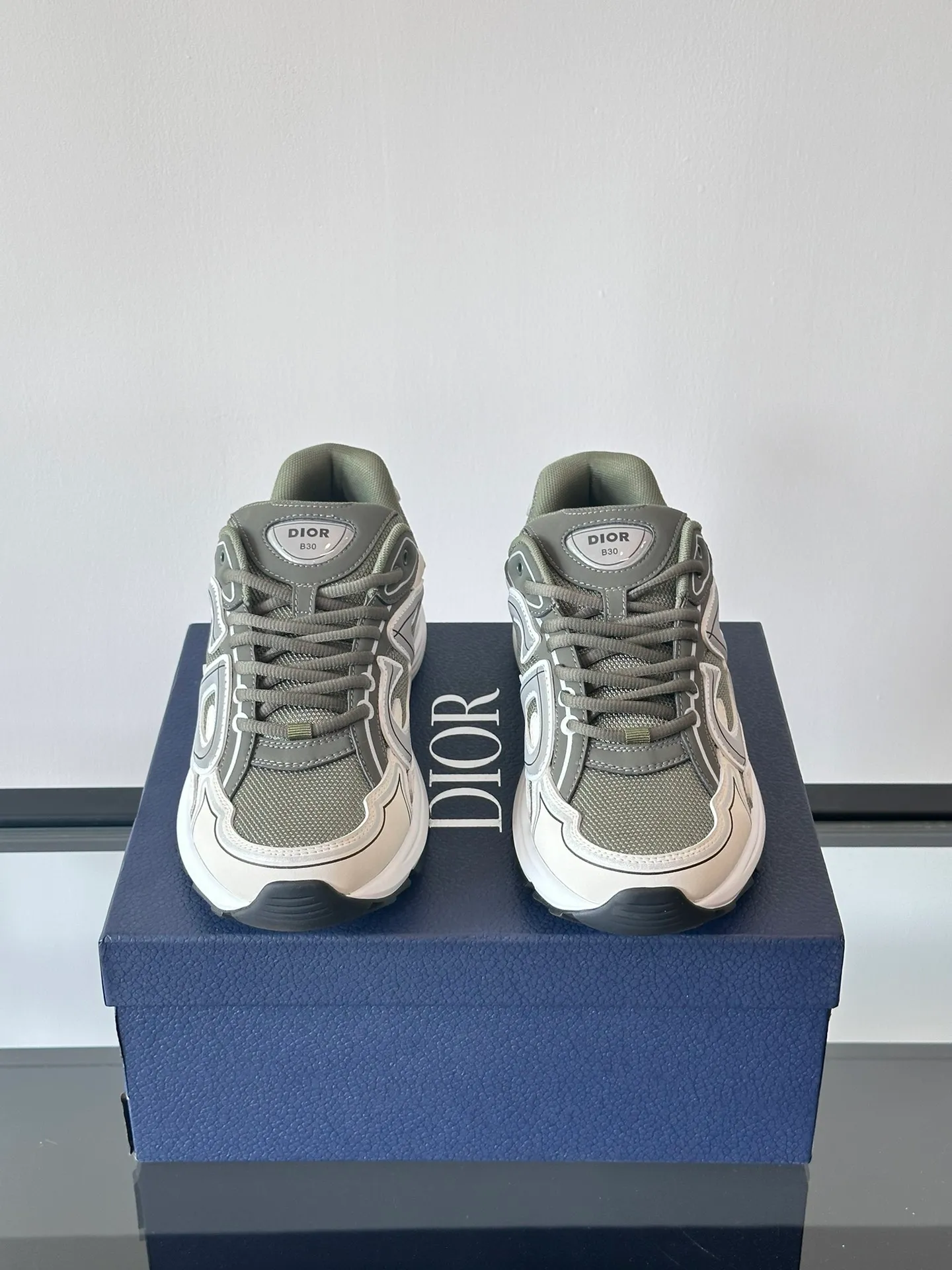 Men's Men's Shoes 💰p440 "Dio*" Dior B30 series sports shoes, multi-color mesh fabric and multi-color technical fabrics, this season's new B30 low-top sports shoes are one of the flagship styles of the series. Crafted from multicolor mesh and technical fabrics, it's finished with a reflective "CD30" graphic and silver-toned "DIOR B30" and "CD30" logos on the heel and tongue. An extra-light, sculpted rubber sole with signature accents adds style, while internal stretch details create ideal comfort. It can be matched with various casual styles to show a fashionable and modern sports style. Size: 38-44 (45-46 customized)